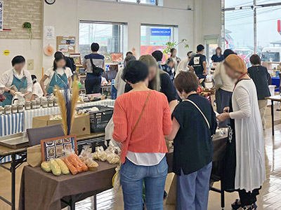 前回の島原店で開催されたダイハツdeマルシェの様子